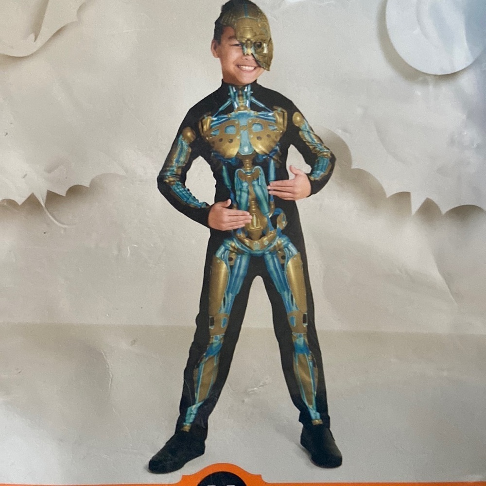 Costume from Hide and Eek nwt. Perfect for gameplay, parties and Halloween.